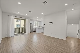 Photo #5: 250037096 Listing