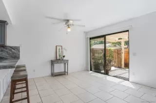 Photo #5: 250037378 Listing