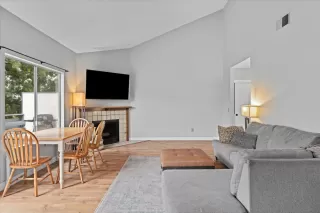 Photo #2: 250037619 Listing 