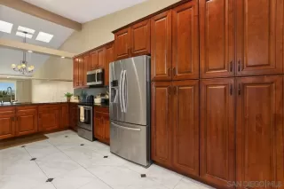 Photo #5: 250038199 Listing