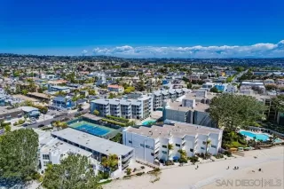 Browse active condo listings in GRESHAM LA PALMA