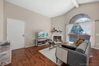 Photo #4: 250038579 Listing