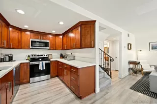 Browse active condo listings in VENETIAN