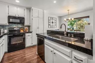 Photo #4: 250038678 Listing