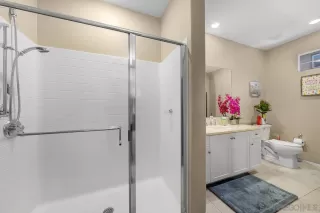 Photo #4: 250038897 Listing