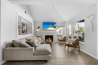 Photo #3: 250038975 Listing