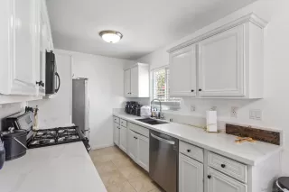 More Details about MLS # 250039123 : 5510 ADELAIDE AVE UNIT 1