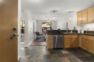 Photo #1: 250039611 Listing 