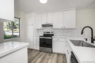 More Details about MLS # 250039621 : 242 EVENINGSIDE GLN