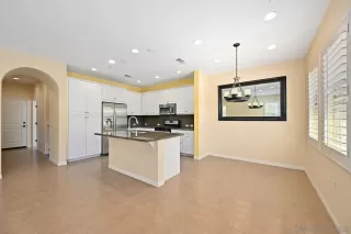 Photo #6: 250039892 Listing