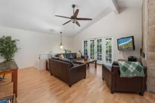 Photo #4: 250039915 Listing