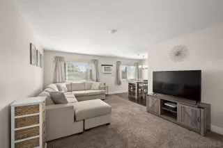 Photo #4: 250040093 Listing