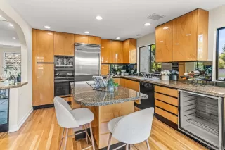 Photo #5: 250040622 Listing