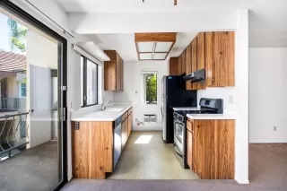 Photo #5: 250040623 Listing