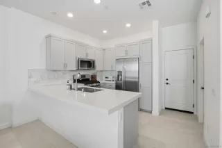 Photo #6: 250041802 Listing