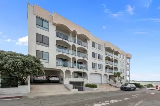 Browse active condo listings in CASTAWAY