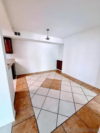 Photo #4: 250041828 Listing