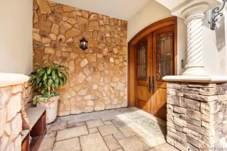 Photo #1: 250041993 Listing 