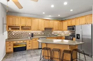 Photo #1: 250042176 Listing