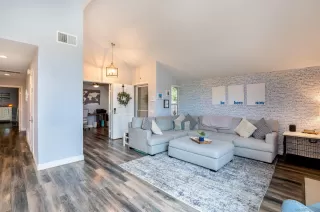 Photo #1: 250042211 Listing