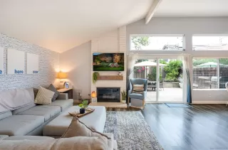 Photo #2: 250042211 Listing