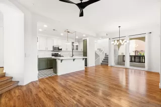 Photo #1: 250042296 Listing 