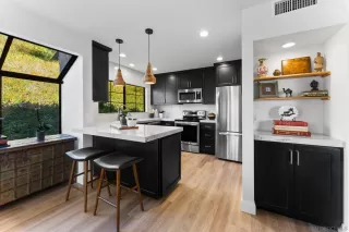 Photo #5: 250042300 Listing
