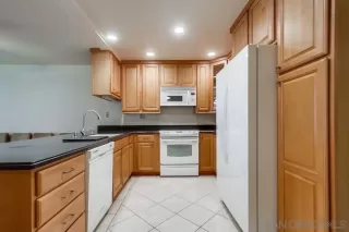 Photo #4: 250042457 Listing