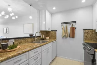 Photo #4: 250042634 Listing