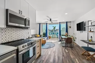 Browse active condo listings in TOP OF THE BEACH