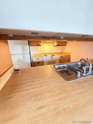 Photo #5: 250042766 Listing