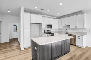 Photo #5: 250042801 Listing