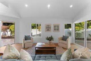 Photo #5: 250042935 Listing