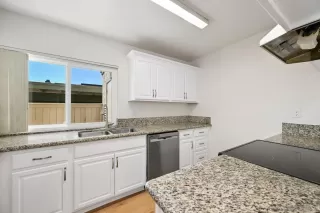 Photo #4: 250042942 Listing