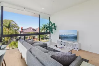 Photo #5: 250042949 Listing