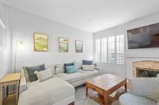 Photo #4: 250042956 Listing