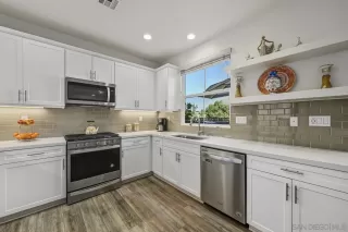 Photo #6: 250043003 Listing