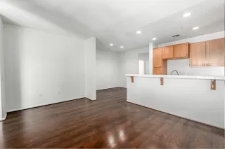 Photo #5: 250043426 Listing