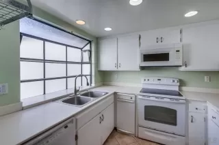 Photo #2: 250043569 Listing