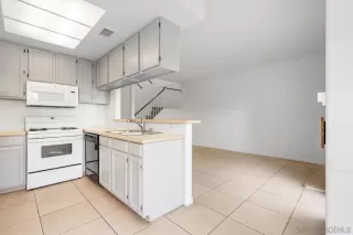 Photo #5: 250043929 Listing 