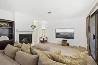 Photo #5: 250044136 Listing