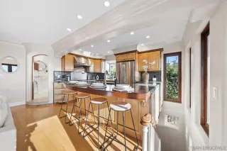 Photo #4: 250044165 Listing