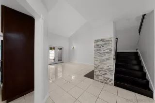 Photo #1: 250044189 Listing