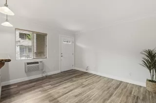 Photo #4: 250044220 Listing