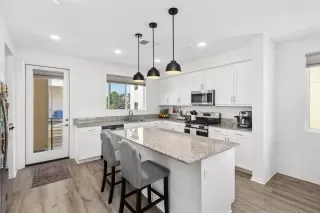 Photo #1: 250044279 Listing 