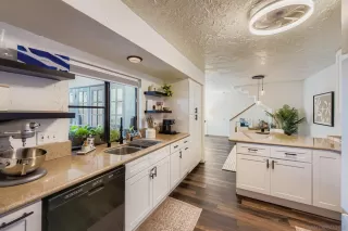 Photo #4: 250044286 Listing