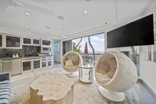 Photo #2: 250044381 Listing