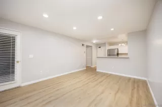 Photo #4: 250044489 Listing 