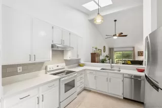 More Details about MLS # 250044671 : 17909 AVENIDA ALOZDRA