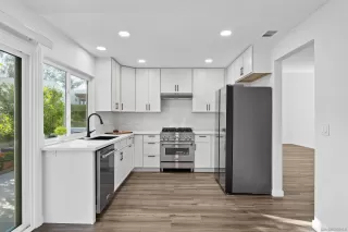 Photo #4: 250044903 Listing